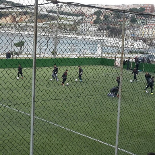 saraylar halı saha