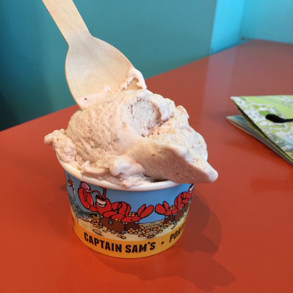 7/28/2015 tarihinde Kelseyziyaretçi tarafından Captain Sam&#39;s Ice Cream'de çekilen fotoğraf