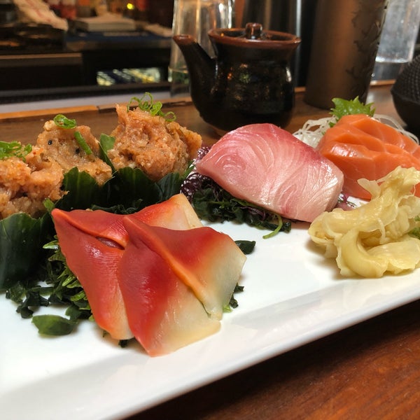Foto diambil di The Cultured Pearl Restaurant &amp; Sushi Bar oleh Devin H. pada 3/16/2019