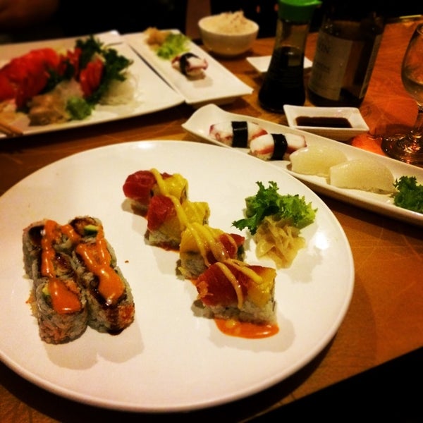 Photo taken at Midori Sushi by Devin H. on 9/6/2014