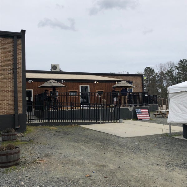3/30/2018 tarihinde Aaron H.ziyaretçi tarafından Lonerider Brewing Company'de çekilen fotoğraf