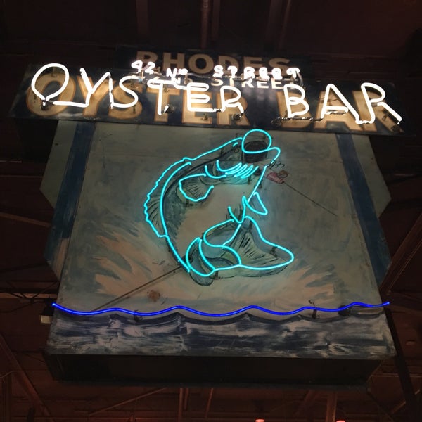 Foto tirada no(a) 42nd St Oyster Bar por Aaron H. em 3/24/2017