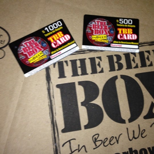 2/26/2013 tarihinde BeerBox STAFFziyaretçi tarafından The Beer Box'de çekilen fotoğraf