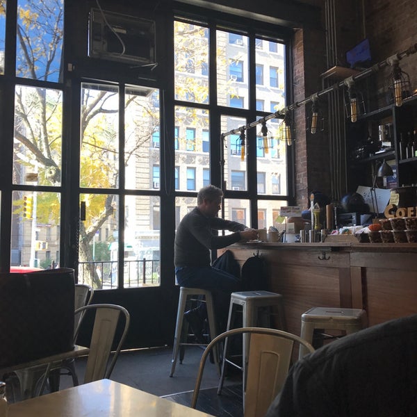 11/7/2016 tarihinde Diana K.ziyaretçi tarafından Taszo Espresso Bar'de çekilen fotoğraf