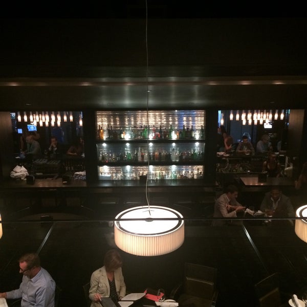Foto diambil di The Keg Steakhouse + Bar - Place Ville Marie oleh Michael K. pada 8/27/2015
