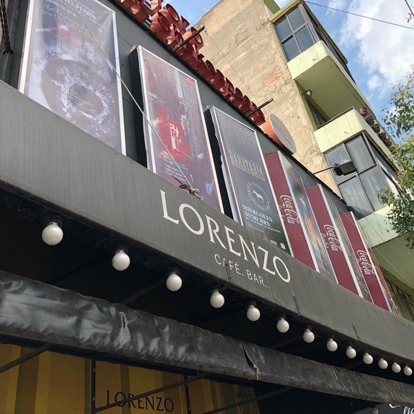 รูปภาพถ่ายที่ Lorenzo Café Bar โดย Michael K. เมื่อ 3/31/2018
