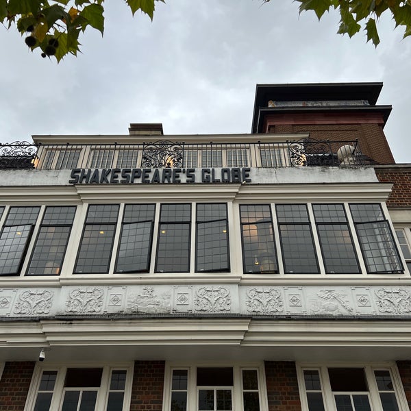 Foto tirada no(a) Shakespeare&#39;s Globe Theatre por Michael K. em 10/13/2022