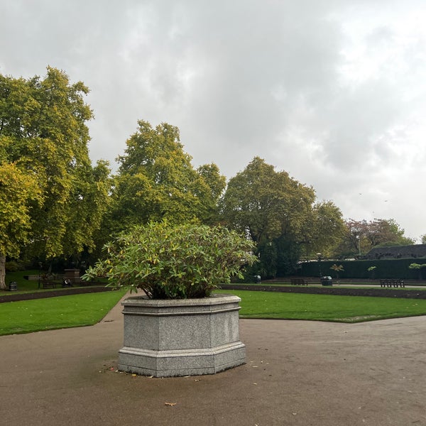 Photo taken at Victoria Embankment Gardens by Michael K. on 10/13/2022