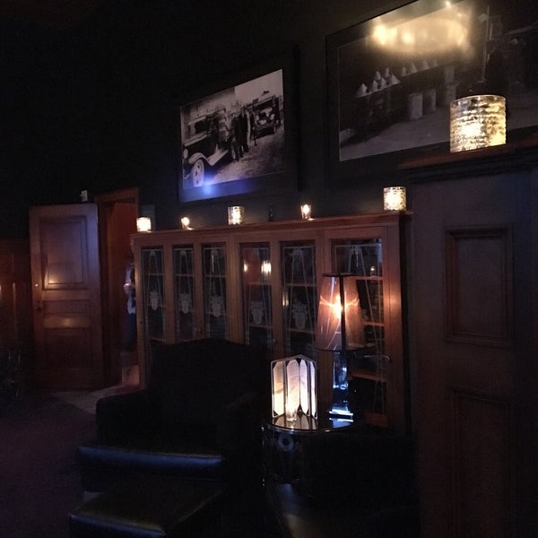 Foto tirada no(a) Prohibition Bar por Michael K. em 1/29/2017