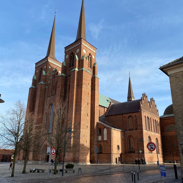 Foto diambil di Roskilde Domkirke | Roskilde Cathedral oleh Michael K. pada 2/5/2022
