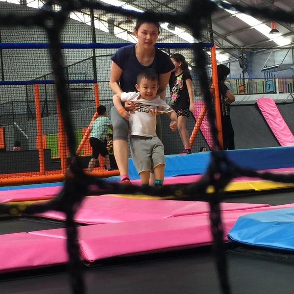 Photo taken at Bounce Street Asia - Trampoline Park by Vivi Y. on 7/12/2016