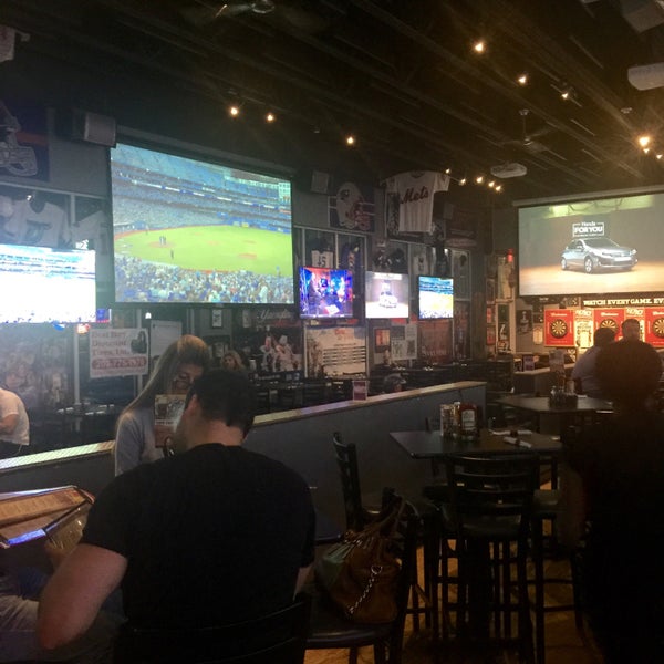 Photo taken at 1st and 10 Sports Bar &amp; Grill by Alfonso R. on 9/23/2015