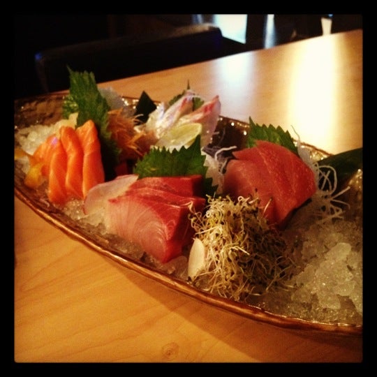 Photo taken at Yang&#39;s Izakaya &amp; Japanese Cuisine by 🌀 Evelyn 👻 鬼. on 9/26/2012