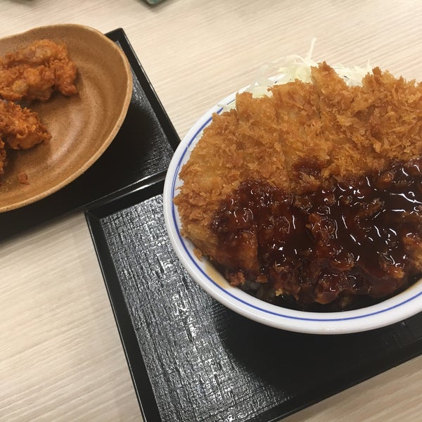 Fotos En かつや 弘前城東店 Restaurante De Tonkatsu