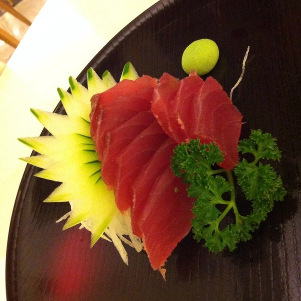 Comida fresca e de muito boa qualidade! A qualidade justifica o preço! Fazia tempo que estava a procura de um sashimi de atum fresco! E encontrei aqui!
