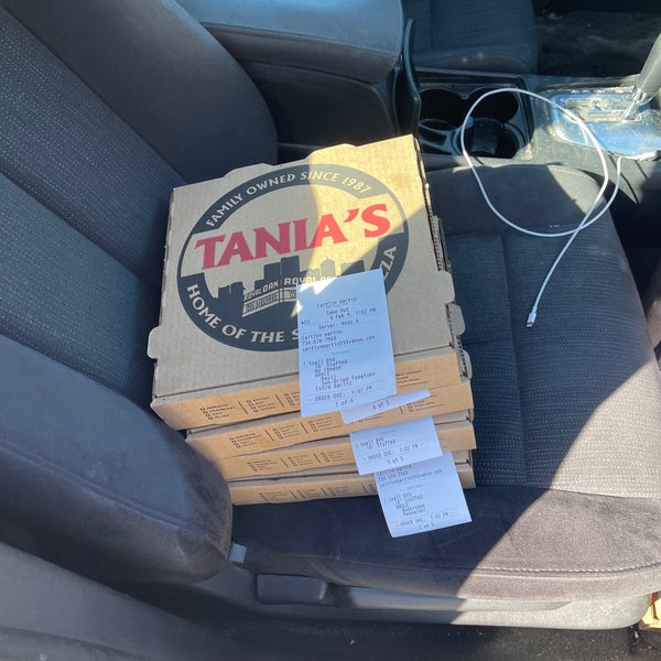 Foto tirada no(a) Tania&#39;s Pizza por Chad C. em 2/9/2022