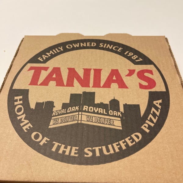 Foto scattata a Tania&#39;s Pizza da Chad C. il 4/30/2022
