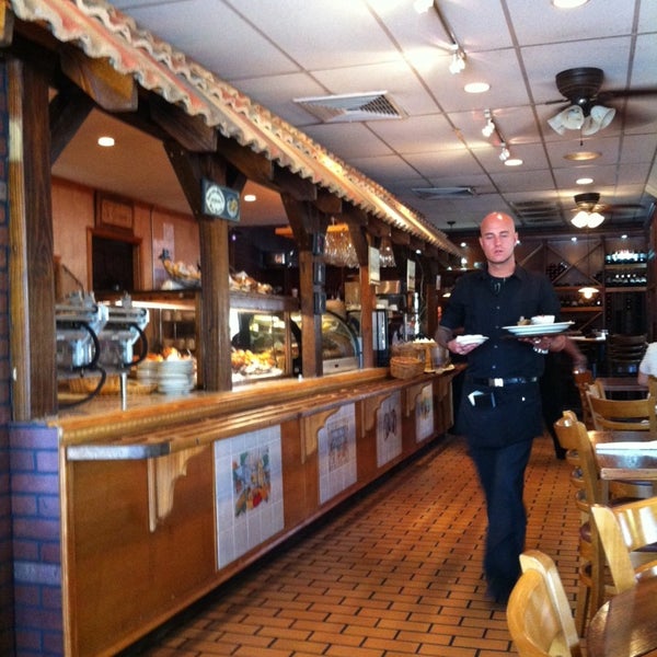 5/4/2014 tarihinde Touch A.ziyaretçi tarafından Rendez-Vous Bakery and Bistro'de çekilen fotoğraf