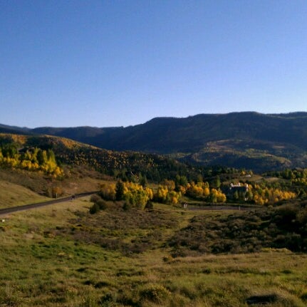 รูปภาพถ่ายที่ The Lodge and Spa at Cordillera โดย Steve C. เมื่อ 9/15/2012