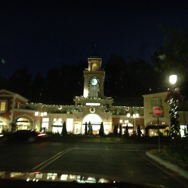Photo taken at The Commons at Calabasas by Lindsey A. on 12/27/2012