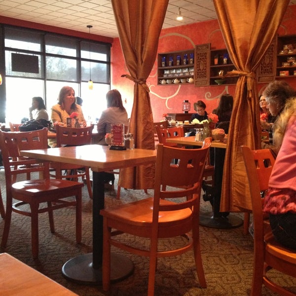 2/26/2014 tarihinde Jennyziyaretçi tarafından Cafe Sunflower Sandy Springs'de çekilen fotoğraf