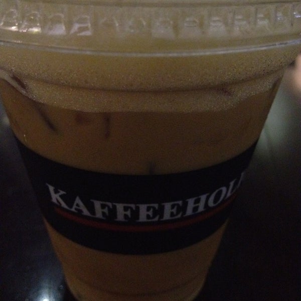 Photo taken at Kaffeeholic Coffee by Maureen on 11/5/2013