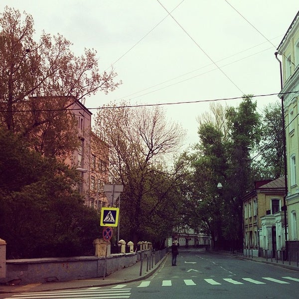Переулок кривоколенный москва