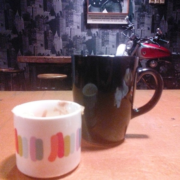 8/10/2014 tarihinde Zaniesh C.ziyaretçi tarafından Folks Coffee and Tea House'de çekilen fotoğraf