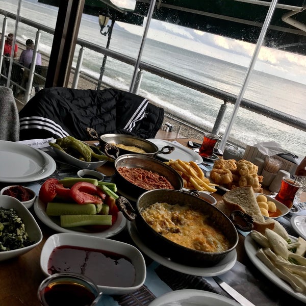 Photo taken at Mavi Yeşil Restaurant by T&#39;uba Ş. on 8/15/2020