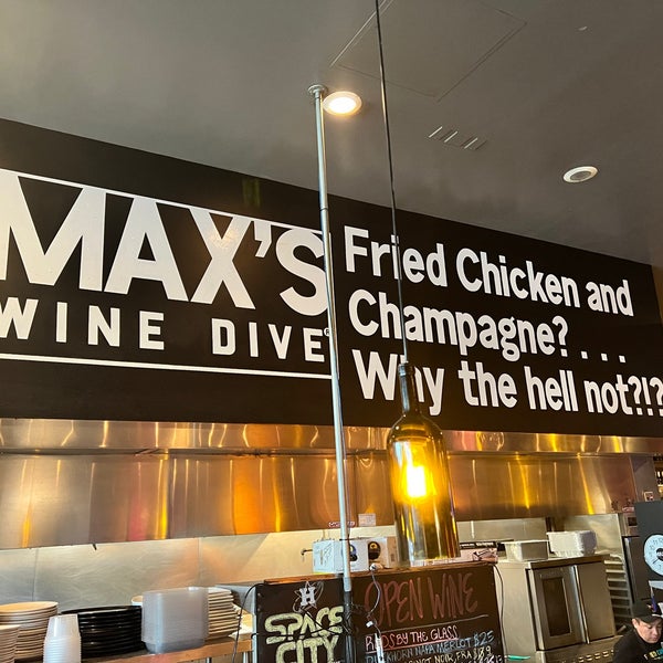 Photo taken at Max&#39;s Wine Dive by Peter B. on 11/25/2022
