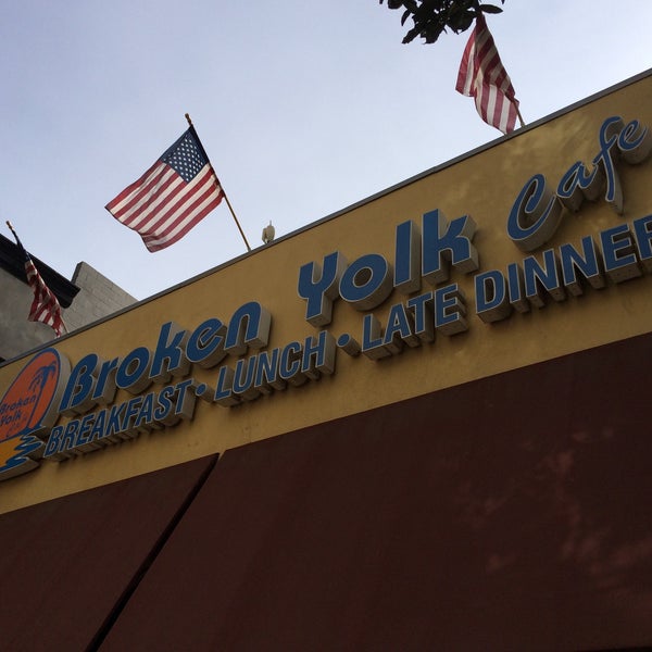3/29/2015에 Peter B.님이 Broken Yolk Cafe에서 찍은 사진