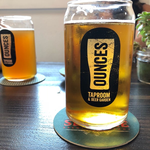 Foto tirada no(a) Ounces Taproom &amp; Beer Garden por Onur K. em 7/30/2018