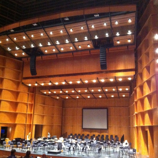 Foto tirada no(a) Mondavi Center For The Performing Arts por Jason M. em 12/22/2012
