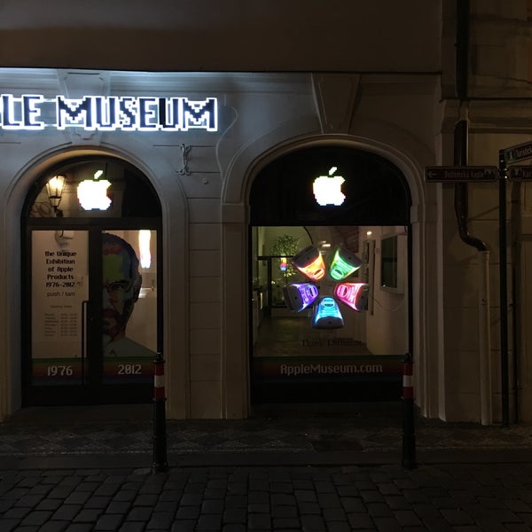 Foto tirada no(a) Apple Museum por James 🐇 H. em 5/3/2016