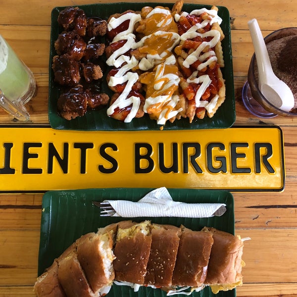 Photo taken at Mient&#39;s Burger by Kye R. on 5/12/2018