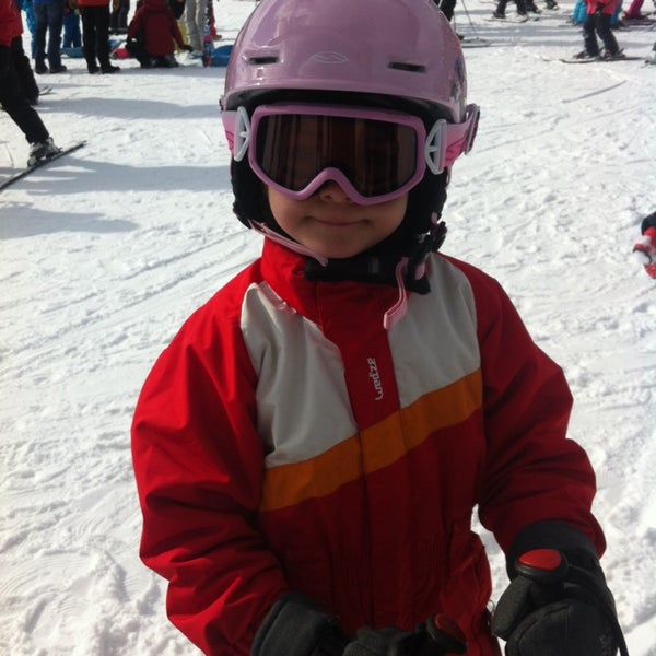 Das Foto wurde bei Centre de Ski Stoneham von Samantha B. am 2/23/2014 aufgenommen