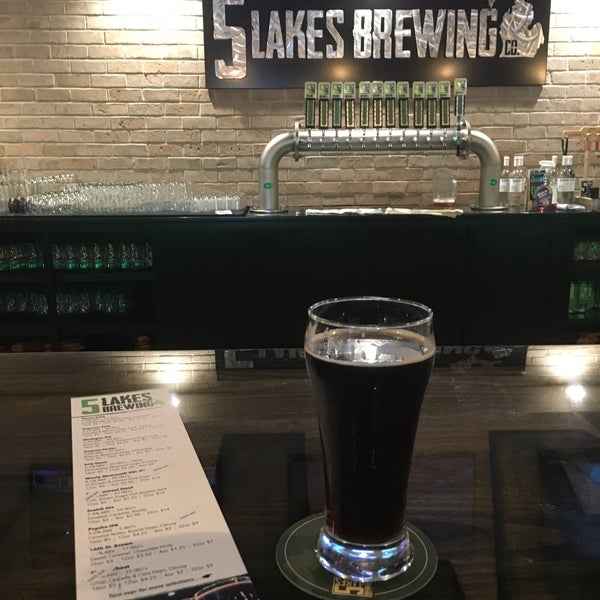 Снимок сделан в 5 Lakes Brewing Co пользователем Dawn H. 9/11/2017