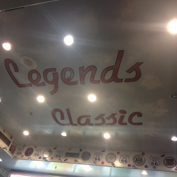 Foto tomada en Legends Classic Diner  por Darin M. el 3/17/2013