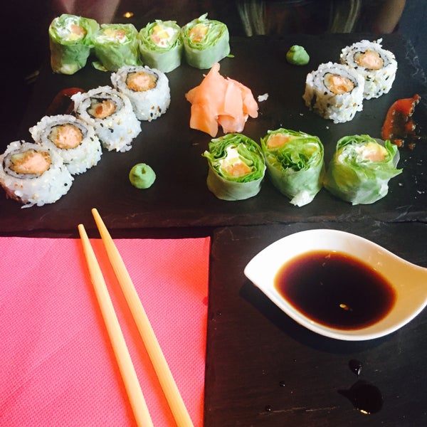 Foto tirada no(a) Go Sushi por sunmio K. em 9/17/2015