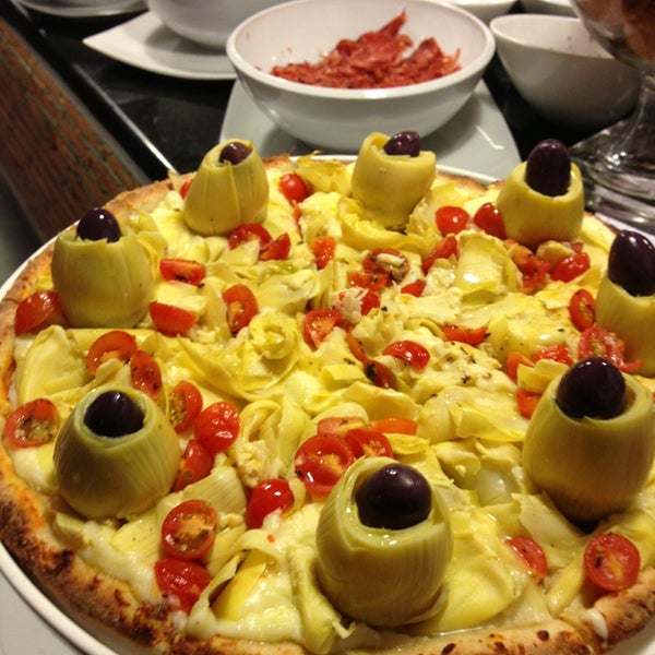 Foto diambil di Pezzi Pizzeria Gourmet oleh Marcio M. pada 1/5/2013