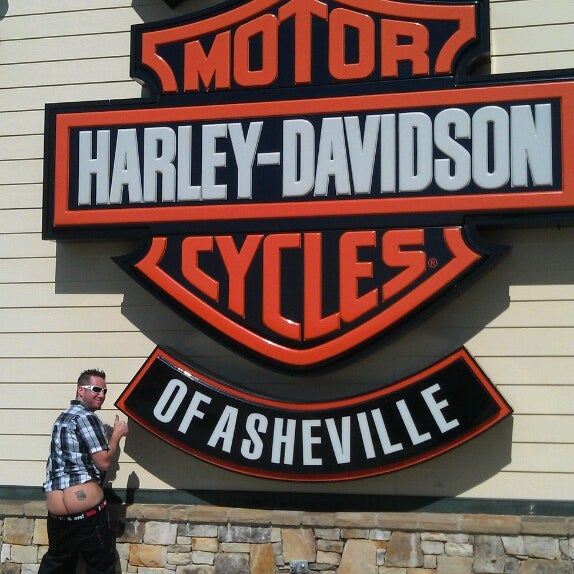 รูปภาพถ่ายที่ Harley-Davidson of Asheville โดย Lionel R. เมื่อ 4/25/2013