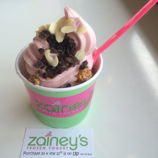 7/19/2015 tarihinde Eva S.ziyaretçi tarafından Zainey&#39;s Frozen Yogurt'de çekilen fotoğraf