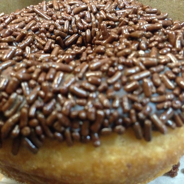 Foto tirada no(a) Donuts with a Difference por Marty H. em 1/5/2014