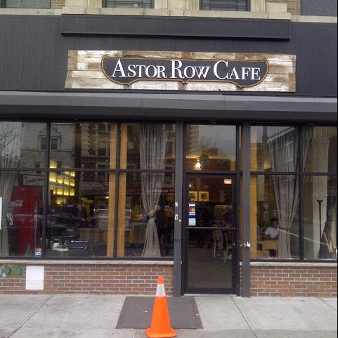 รูปภาพถ่ายที่ Astor Row Café โดย D. เมื่อ 12/20/2012