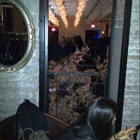 Foto tomada en Cove Lounge  por D. el 12/1/2012