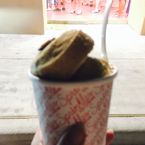 7/1/2017 tarihinde amy f.ziyaretçi tarafından Sprinkles Dallas Ice Cream'de çekilen fotoğraf