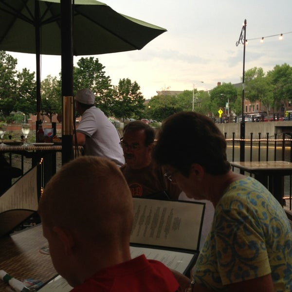 Foto scattata a Kelley&#39;s Row Restaurant &amp; Cellar Pub da Gary S. il 7/18/2013
