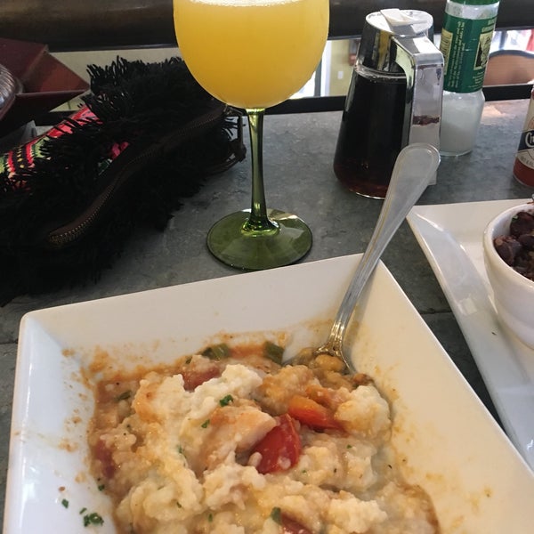 Shrimp & grits is delicious!!