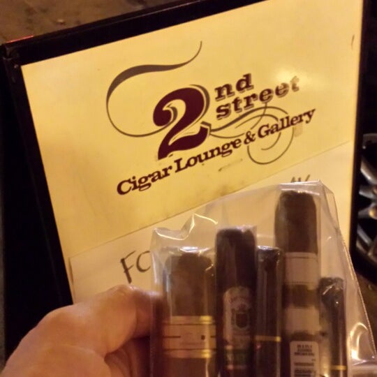 Das Foto wurde bei 2nd Street Cigar Lounge von Stephen H. am 10/27/2013 aufgenommen