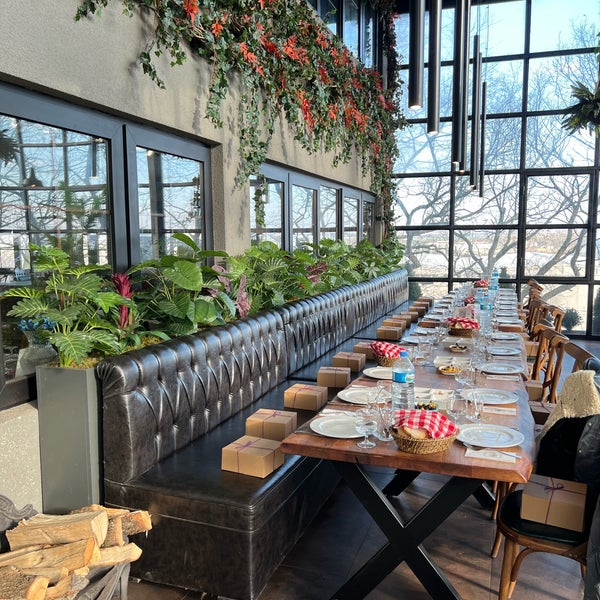 Foto diambil di Yalı Restaurant oleh Snz pada 3/8/2023